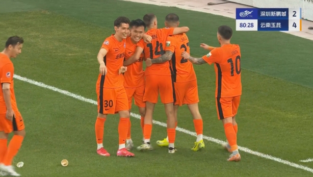 玉昆4-2領(lǐng)先新鵬城！杜加利奇冒頂，徐宏杰得球抽射破門(mén)