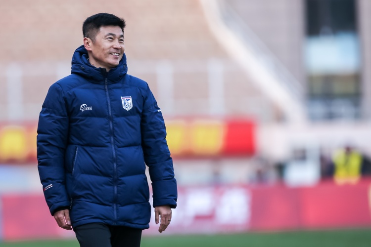 足球報(bào)：大連英博低調(diào)備戰(zhàn)，簽約贊助商為大連足球注入新活力