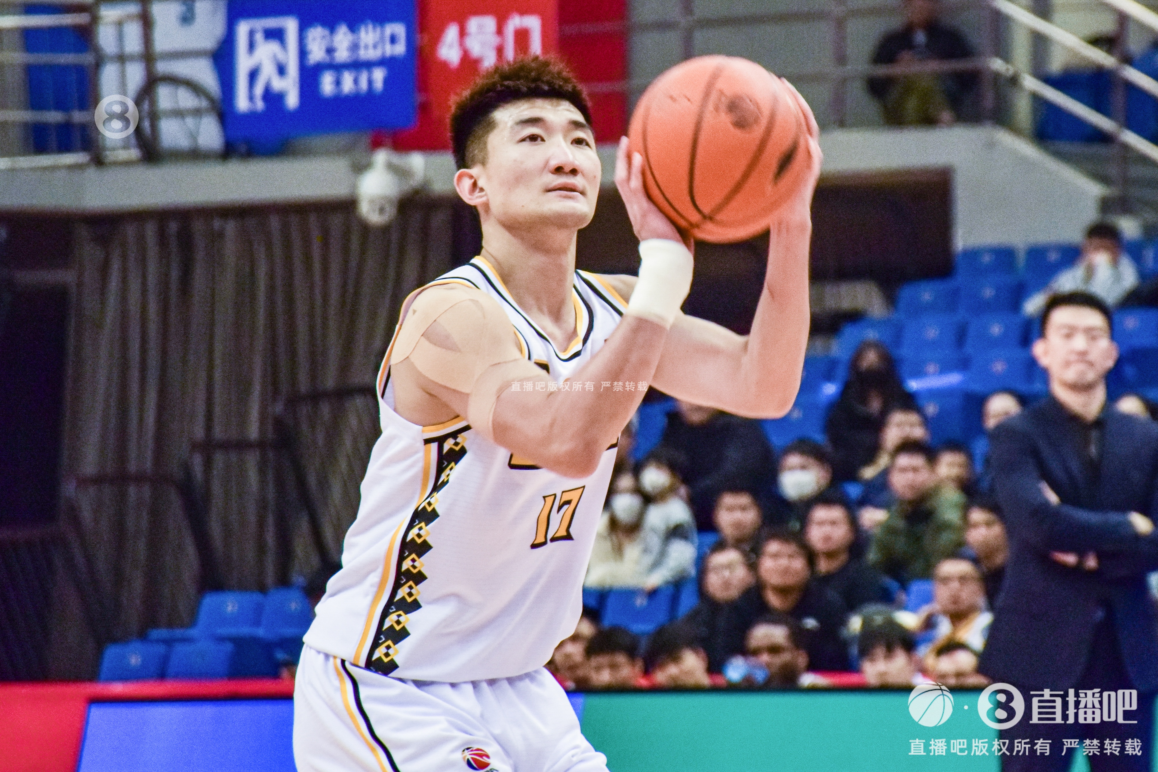 早日康復！探長：孫銘徽已經(jīng)脫掉保護靴 可以正常走路