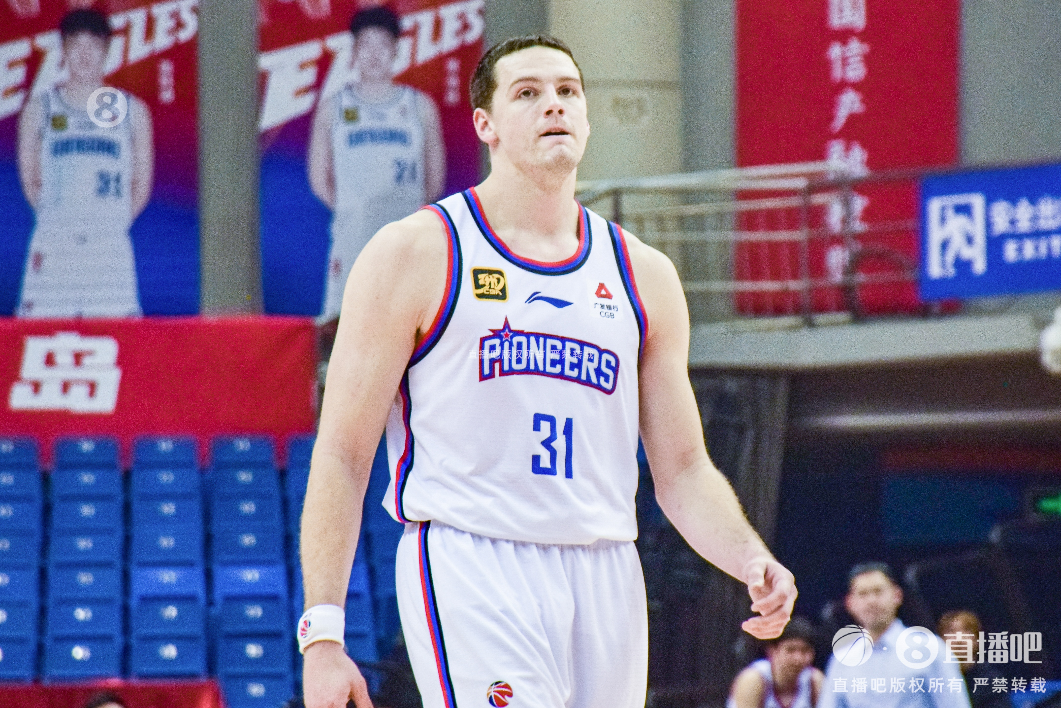 狀態(tài)不對(duì)勁！大衛(wèi)-詹姆斯10中3僅拿7分8板4助 4失誤