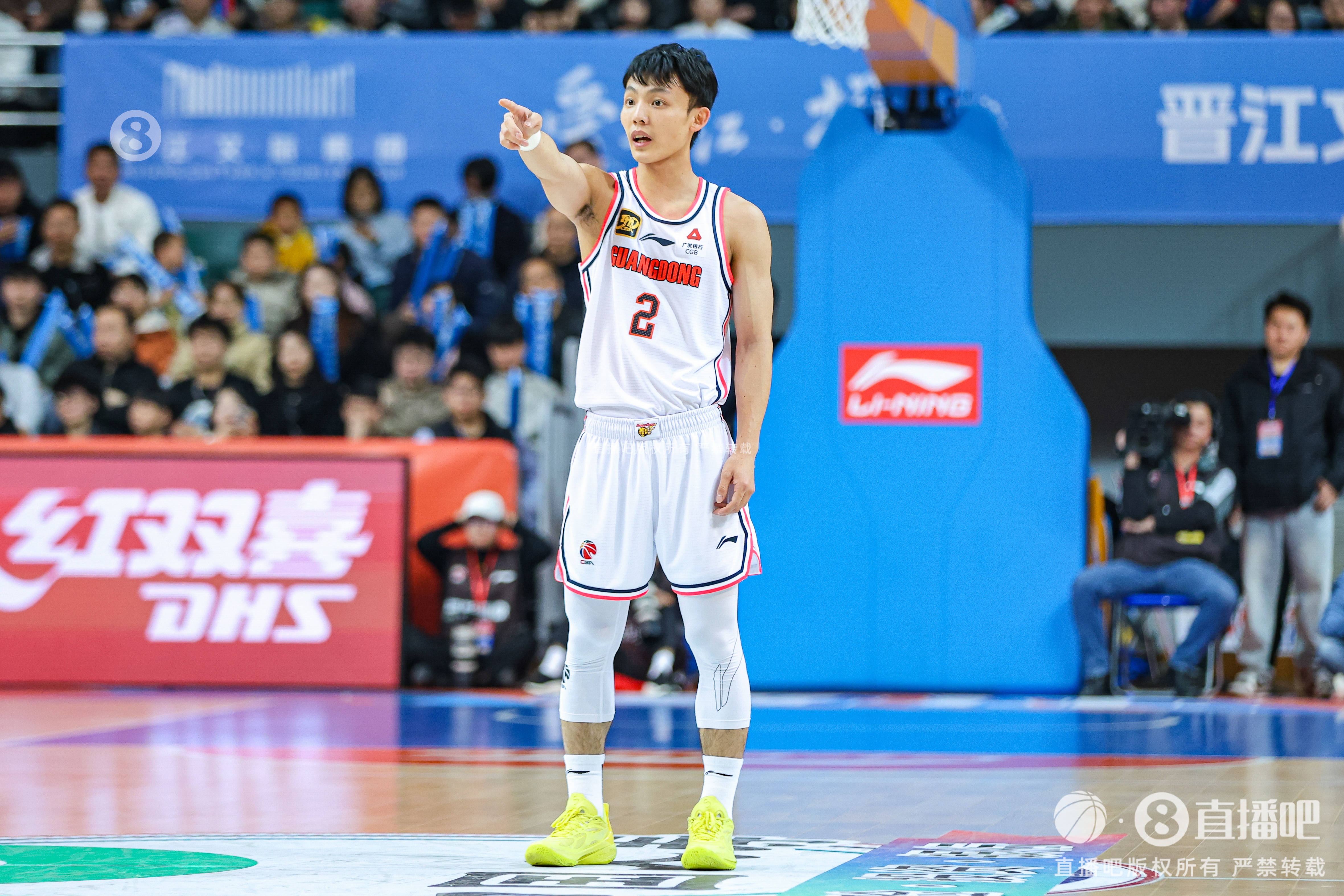 手熱！徐杰打滿首節(jié)5中4拿到10分2助 正負值+17